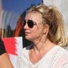 Exclusif - Britney Spears et son compagnon Sam Asghari sont allés déjeuner dans le restaurant "Le Pain Quotidien" à Beverly Hills. Le 12 juillet 2019.