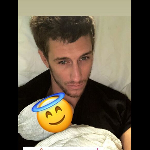Jean-Baptiste Maunier pose avec son fils Ezra sur Instagram le 8 septembre 2019.