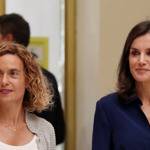 La reine Letizia d'Espagne (jupe Carolina Herrera) présidait le 5 septembre 2019 à Madrid la 3e Journée sur le traitement informatif du handicap dans les médias.