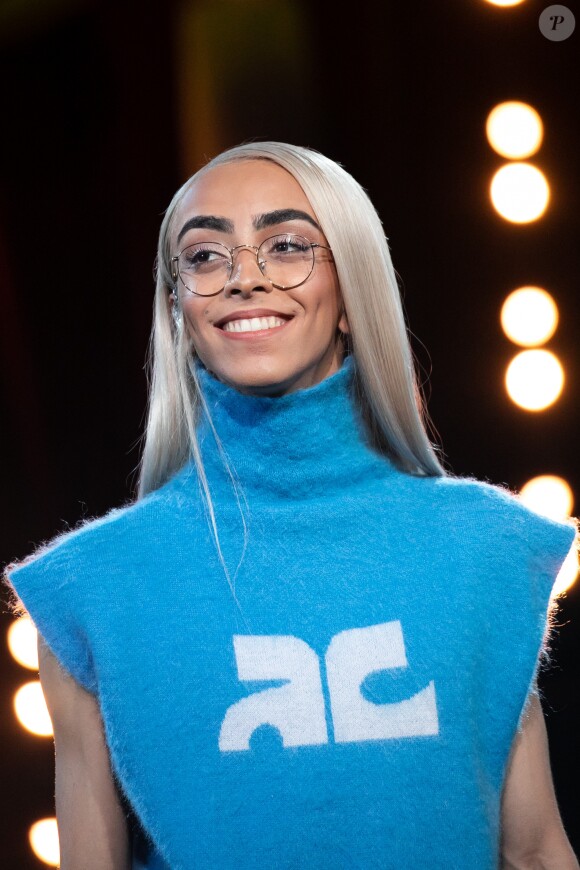 Exclusif - Bilal Hassani - Enregistrement des séquences de l'émission anniversaire "Elie Kakou, ben alors... 20 ans déjà" au Cirque d'hiver le 29 mai 2019. Depuis le Cirque d'Hiver, un lieu qui était fétiche pour lui, de nombreux artistes et personnalités rendront hommage à leur manière à Élie Kakou et nous diront ce que l'homme et l'artiste représentent pour eux. En juin 1999, l'humoriste et comédien Elie Kakou nous quittait, à l'âge de 39 ans. 20 ans après, cette émission, produite par Productions 13.34 et JYL Production, diffusée sur France 3 le vendredi 14 juin à 21 heures, sera l'occasion de revoir ses plus grands sketches devenus cultes "L'attachée de presse", "Madame Sarfati", "Les professeurs"... mais également de découvrir les témoignages de ceux qui l'ont connu, côtoyé et admiré, et de revenir sur les moments forts de sa carrière : Marseille, la ville de ses débuts, ses apparitions télé, l'aventure magique de La vérité si je mens !, les lettres de noblesse qu'il a donné à l'humour pied noir, l'inspiration qu'il a représenté pour certains, son amour de la danse, mais aussi de la mode... Happenings spécialement préparés pour cette émission, témoignages, chansons, reprises de sketches, documents rares... l'univers d'Élie Kakou sera mis à l'honneur ! © Romuald Meigneux / Bestimage