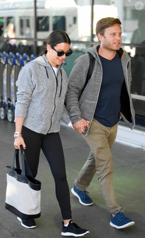 Exclusif - Lea Michele et son mari Zandy Reich, main dans la main, à leur arrivée à l'aéroport de Los Angeles, en provenance de New York. Le 28 mai 2019
