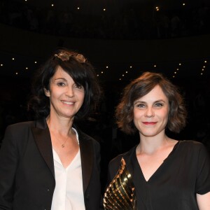 Zabou Breitman et Éléa Gobbé-Mévellec (Valois de diamant pour le film "Les Hirondelles de Kaboul") - Cérémonie de clôture de la 12e édition du festival du Film Francophone d'Angoulême, le 25 août 2019. © Coadic Guirec/Bestimage