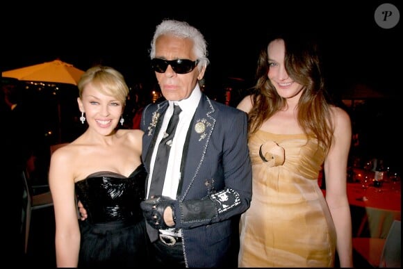 Kylie Minogue, Karl Lagerfeld et Carla Bruni à la soirée Chanel, en 2007, à Cannes. 