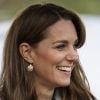 Kate Middleton, duchesse de Cambridge, portait des boucles d'oreilles Accessorize lors de l'inauguration du jardin Back to Nature au jardin botanique de Wisley, le 10 septembre 2019.