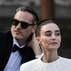 Joaquin Phoenix et sa fiancée Rooney Mara en bateau lors du 76e Festival du Film de Venise, la Mostra à Venise en Italie le 31 Août 2019.