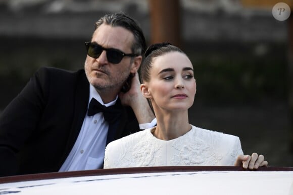 Joaquin Phoenix et sa fiancée Rooney Mara en bateau lors du 76e Festival du Film de Venise, la Mostra à Venise en Italie le 31 Août 2019.