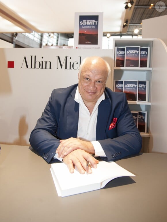 Eric-Emmanuel Schmitt pour "La Nuit de feu" - Le "33ème Salon du Livre" au parc des expositions de la porte de Versailles à Paris, le 20 mars 2016. © Perusseau/Bestimage