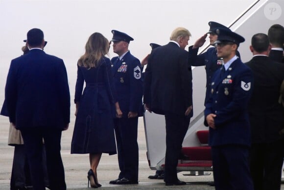 Le président Donald Trump et sa femme Melania embarquent sur Air Force One pour se rendre à l'hommage aux attentats du 11 septembre 2001 à Shanksville le 11 septembre 2018.
