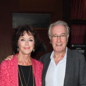 La lauréate d'un trophée pour le soutien de l'association "SOS Villages d'Enfants", Anny Duperey et Bernard Le Coq lors de la 5ème édition des "Trophées du Bien-Etre" au théâtre de la Gaité-Montmartre à Paris, France, le 16 septembre 2019. © Coadic Guirec/Bestimage