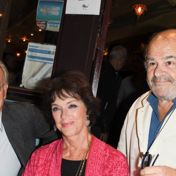 Bernard Le Coq, la lauréate d'un trophée pour le soutien de l'association "SOS Villages d'Enfants", Anny Duperey et Jean Benguigui lors de la 5ème édition des "Trophées du Bien-Etre" au théâtre de la Gaité-Montparnasse à Paris, France, le 16 septembre 2019. © Coadic Guirec/Bestimage