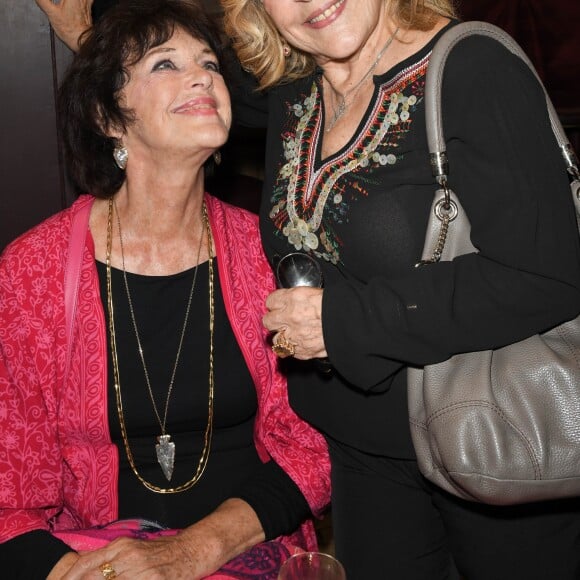 La Lauréat d'un trophée pour le soutien de l'association "SOS Villages d'Enfants", Anny Duperey et Nicoletta lors de la 5ème édition des "Trophées du Bien-Etre" au théâtre de la Gaité-Montparnasse à Paris, France, le 16 septembre 2019. © Coadic Guirec/Bestimage