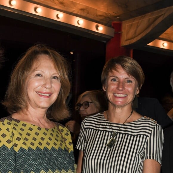 La lauréate d'un trophée pour le soutien de l'association "SOS Villages d'Enfants", Anny Duperey, Nathalie Baye (marraine de l'évènement), la lauréate d'un trophée du "Projet pour la conservation des grands singes", Sabrina Krief et le Lauréat du Trophée Nutrition, François-Xavier Demaison lors de la 5ème édition des "Trophées du Bien-Etre" au théâtre de la Gaité-Montparnasse à Paris, France, le 16 septembre 2019. © Coadic Guirec/Bestimage