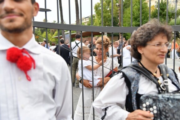 Laura Tenoudji, la femme de Christian Estrosi, et leur fille Bianca, lors de "Lou Festin Nissart", le grand banquet populaire organisé dans le jardin Albert 1er à Nice par l'association des Amis du Maire, le 30 août 2019. © Bruno Bebert / Bestimage