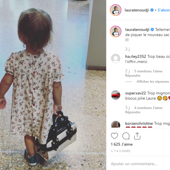 Laura Tenoudji partage une photo de sa fille Bianca, 2 ans, qui lui a volé son nouveau sac à main. Instagram, le 13 septembre 2019.