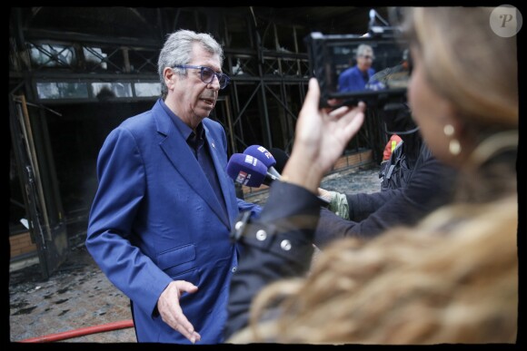 Exclusif - Patrick Balkany (maire de Levallois-Perret) sur les lieux de l'incendie qui s'est déclaré dans la nuit du 17 au 18 août 2019, dans le marché couvert "Henri Barbusse".