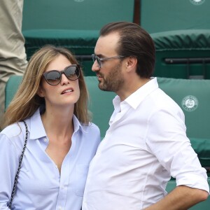 Cyril Lignac et sa nouvelle compagne Marine dans les tribunes des Internationaux de France de Tennis de Roland Garros à Paris, le 10 juin 2018. © Dominique Jacovides - Cyril Moreau/Bestimage