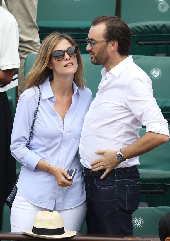 Cyril Lignac et sa nouvelle compagne Marine dans les tribunes des Internationaux de France de Tennis de Roland Garros à Paris, le 10 juin 2018. © Dominique Jacovides - Cyril Moreau/Bestimage