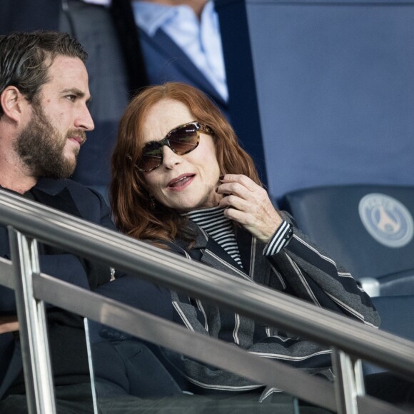 Isabelle Huppert et son fils Lorenzo Chammah dans les tribunes lors du match UEFA Ligue des Champions groupe A, opposant le Paris Saint-Germain (PSG) au Real Madrid au Parc des Princes à Paris, France, le 18 septembre 2019. Le PSG a gagné 3-0. © Cyril Moreau/Bestimage