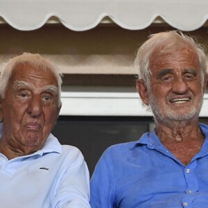 (Info - Charles Gérard est mort le 19 septembre 2019 à 96 ans) - Jean-Paul Belmondo, à droite, et son ami Charles Gérard durant la rencontre de football de Ligue 1 Monaco contre Toulouse au stade Louis II à Monaco le 4 août 2017. © Bruno Bebert/Bestimage