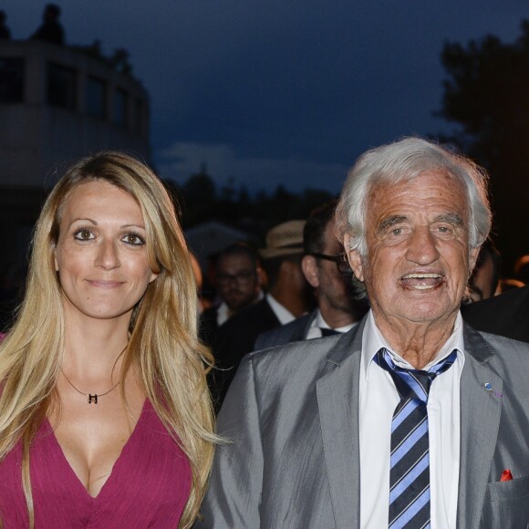 (Info - Charles Gérard est mort le 19 septembre 2019 à 96 ans) - Semi-Exclusif - Charles Gérard, Valérie Fédèle-Cahue (Directrice Générale du Château de La Buzine) et Jean-Paul Belmondo lors du dîner organisé dans le cadre de l'hommage rendu à Jean-Paul Belmondo: "Marseille fête Belmondo" au Château de la Buzine. Du 30 juin au 6 novembre 2017, la ville de Marseille fête Jean-Paul Belmondo, véritable icône du cinéma français. Une exposition et une rétrospective seront en effet consacrées à l'Homme de Rio au Château de la Buzine. Intitulé Bel Mondo di Belmondo (le beau monde de Belmondo), l'événement retrace 60 ans de carrière à travers des photos exclusives et des accessoires de cinéma et de théâtre. Marseille, le 30 juin 2017. © Patrick Carpentier/Bestimage Celebrities at the hommage dinner given by the city of Marseille at legendary actor Jean-Paul Belmondo.
