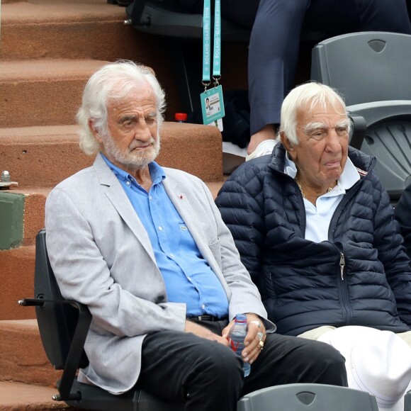 (Info - Charles Gérard est mort le 19 septembre 2019 à 96 ans) - Jean-Paul Belmondo, Charles Gérard et Isabelle Huppert dans les tribunes des Internationaux de France de Tennis de Roland Garros à Paris, le 10 juin 2018. © Dominique Jacovides - Cyril Moreau/Bestimage