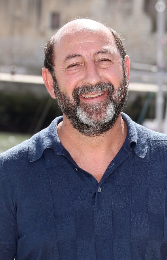 Kad Merad - Photocall du film "La part du soupçon" lors de la 21ème édition du Festival de la Fiction TV de la Rochelle. Le 14 septembre 2019 © Patrick Bernard / Bestimage