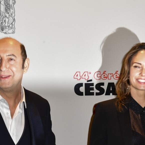 Kad Merad et sa compagne Julia Vignali - Photocall du dîner de la 44ème cérémonie des César au Fouquet's à Paris. Le 22 février 2019 © Pierre Perusseau / Bestimage