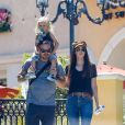 Brian Austin Green, sa femme Megan Fox et leur fils Journey River sont allés déjeuner dans un restaurant à Calabasas. L'acteur joue dans le reboot de la série '90210', le 16 août 2019.