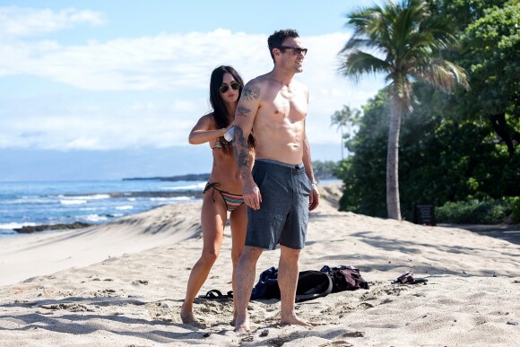 Megan Fox et son mari Brian Austin Green en vacances sur l'île de Kailua-Kona à Hawaï le 28 mars 2018. Le couple qui a traversé des moments difficiles est retourné sur la plage sur laquelle ils se sont mariés.