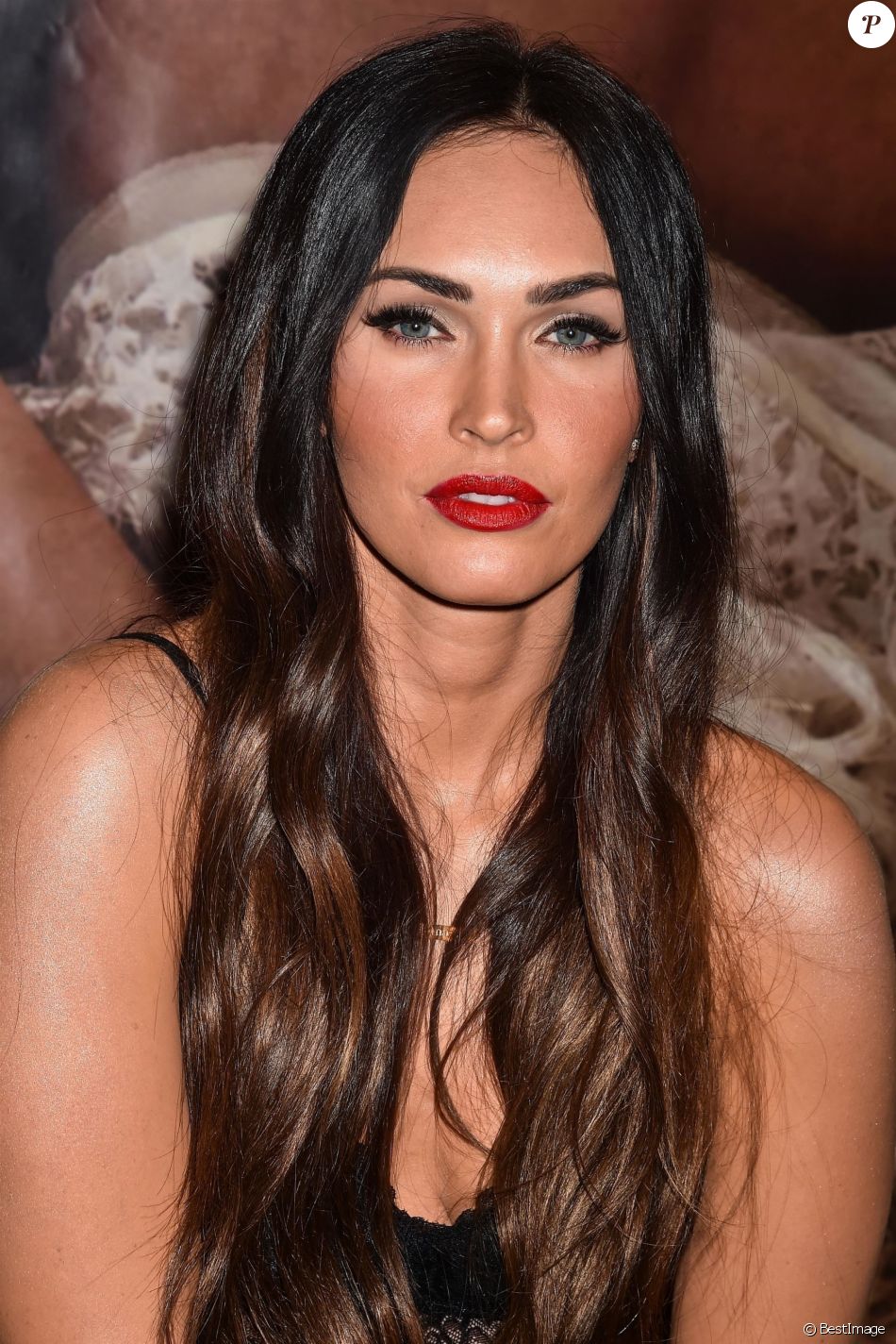 Megan Fox présente fait une apparition au magasin Forever 21 pour faire