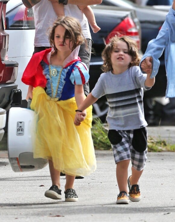 Noah et Bodhi, les enfants de Megan Fox et son mari Brian Austin Green, lors d'un déjeuner au restaurant Nobu à Malibu, le 22 mai 2017