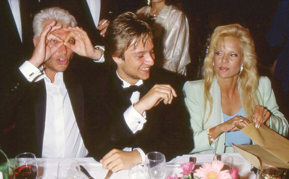 Johnny Hallyday , David Hallyday et Sylvie Vartan à Cannes en 1986.