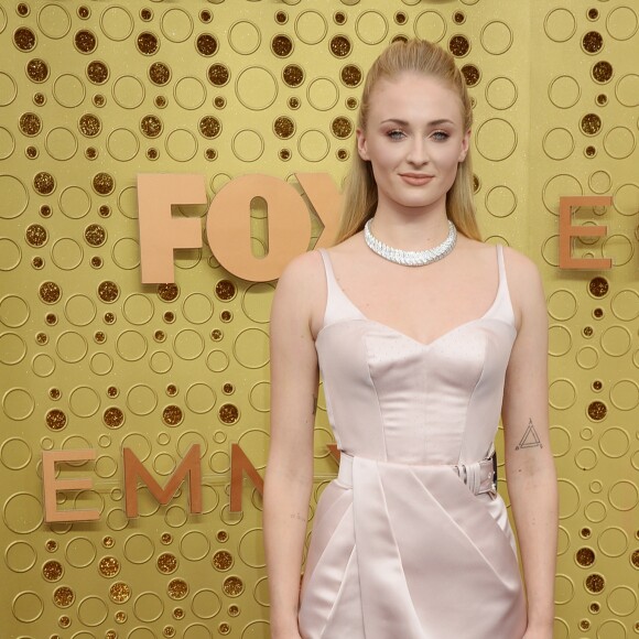 Sophie Turner (en Louis Vuitton) aux Emmy Awards à Los Angeles, le 22 septembre 2019.