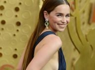 Emilia Clarke sensuelle devant Michelle Williams victorieuse aux Emmy Awards