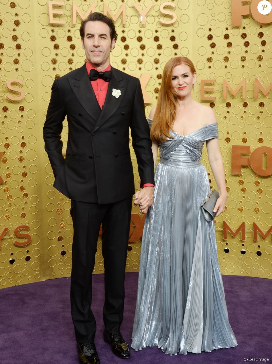 Isla Fisher et son mari Sacha Baron Cohen aux Emmy Awards à Los Angeles, le 22 septembre 2019.
