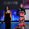 Kim Kardashian (en robe  Vivienne Westwood) et sa soeur Kendall Jenner (en  Richard Quinn)  aux Emmy Awards de Los Angeles, le 22 septembre 2019.  