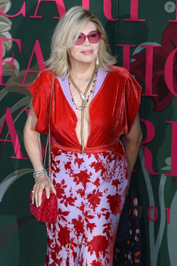 Amanda Lear assiste à la cérémonie des Green Carpet Fashion Awards au théâtre La Scala lors de la fashion week de Milan. Le 22 septembre 2019.
