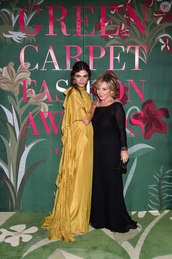 Elisa Sednaoui et Alberta Ferretti assistent à la cérémonie des Green Carpet Fashion Awards au théâtre La Scala lors de la fashion week de Milan. Le 22 septembre 2019.