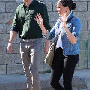 Meghan Markle, duchesse de Sussex, et le prince Harry ont rencontré des membres de l'association "Waves for Change" au Cap au matin de leur 2e journée en Afrique du Sud le 24 septembre 2019.