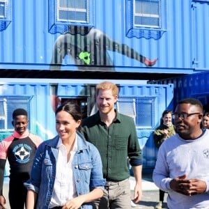 Meghan Markle, duchesse de Sussex, et le prince Harry ont rencontré des membres de l'association "Waves for Change" au Cap au matin de leur 2e journée en Afrique du Sud le 24 septembre 2019.