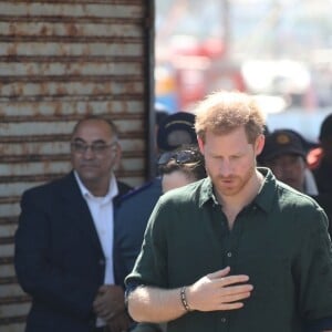 Le prince Harry, duc de Sussex, s'est rendu à l'Unité de Marine du Cap en Afrique du Sud le 24 septembre 2019 pour voir les efforts déployés dans la lutte contre le braconnage des ormeaux.