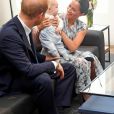  Meghan Markle, le prince Harry et leur fils Archie rencontrent Desmond Tutu et sa fille à Cape Town, en Afrique du Sud, le 25 septembre 2019. 
  