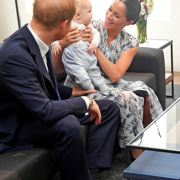Meghan Markle, le prince Harry et leur fils Archie rencontrent Desmond Tutu et sa fille à Cape Town, en Afrique du Sud, le 25 septembre 2019.