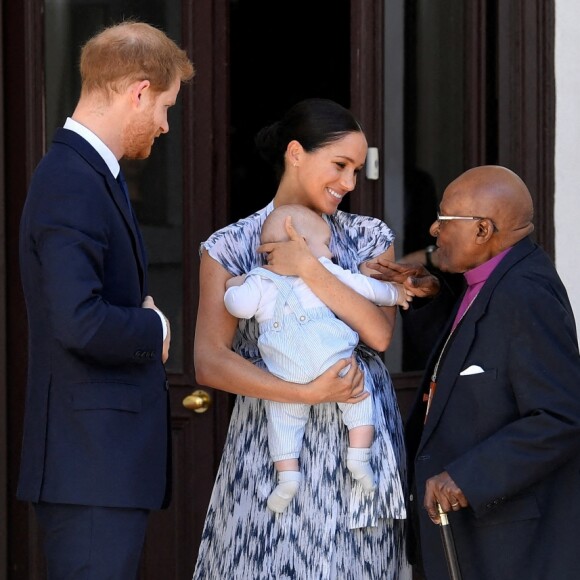 Meghan Markle, le prince Harry et leur fils Archie rencontrent Desmond Tutu et sa fille à Cape Town, en Afrique du Sud, le 25 septembre 2019.