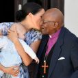  Meghan Markle, le prince Harry et leur fils Archie rencontrent Desmond Tutu et sa fille à Cape Town, en Afrique du Sud, le 25 septembre 2019. 
  