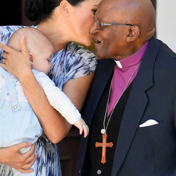 Meghan Markle, le prince Harry et leur fils Archie rencontrent Desmond Tutu et sa fille à Cape Town, en Afrique du Sud, le 25 septembre 2019.