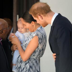 Meghan Markle, le prince Harry et leur fils Archie rencontrent Desmond Tutu et sa fille à Cape Town, en Afrique du Sud, le 25 septembre 2019.