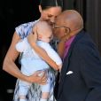  Meghan Markle, le prince Harry et leur fils Archie rencontrent Desmond Tutu et sa fille à Cape Town, en Afrique du Sud, le 25 septembre 2019. 
  