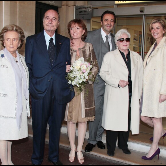 Bernadette Chirac, Jacque Chirac, Claude Chirac, Frédéric Salat Baroux, Line Renaud, Michèle Laroque - Mariage de Claude Chirac et Frédéric Salat Baroux à la mairie du 6e arrondissement de Paris le 11 février 2011.