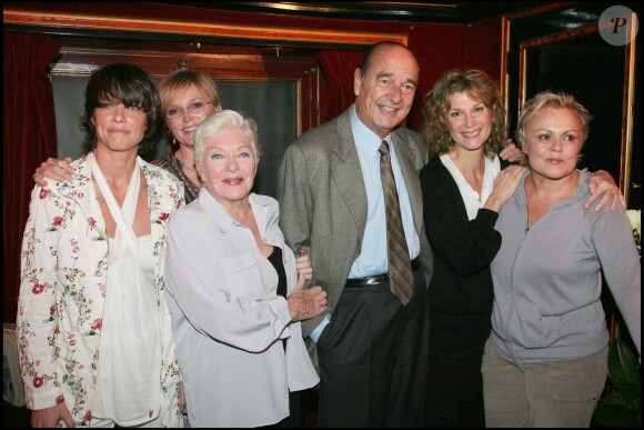 Anne Le Nen, Calude Chirac, Line Renaud, Jacques Chirac, Michèle Laroque et Muriel Robin - Générale des "Fugueuses" au théâtre des Variétés le 8 octobre 2007.